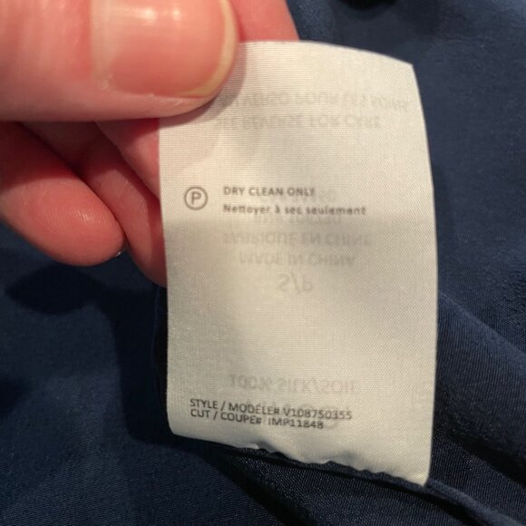 Vince Women's Sz S Navy Blue 100% Silk Shift Dress Relaxed Short Sleeves V-Neck - Picture 6 of 9